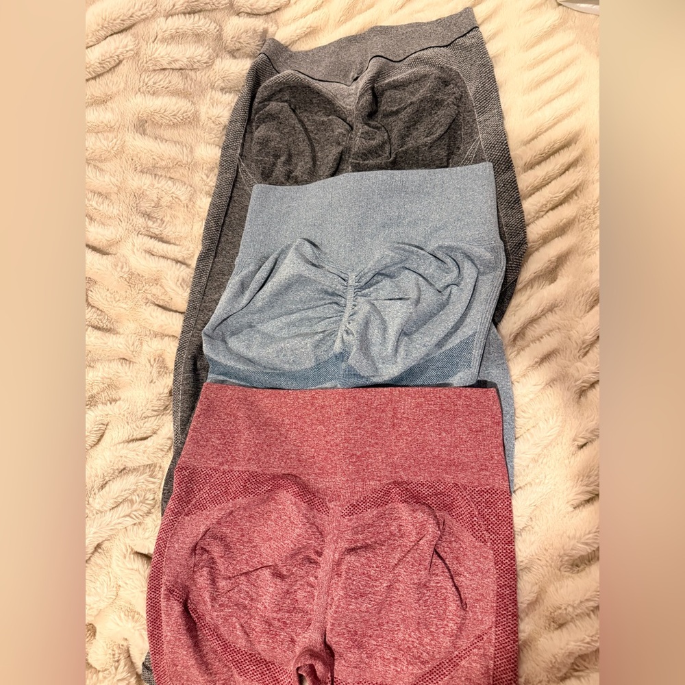 Set of Three Seamless Leggings in Gray, Blue, and Red
